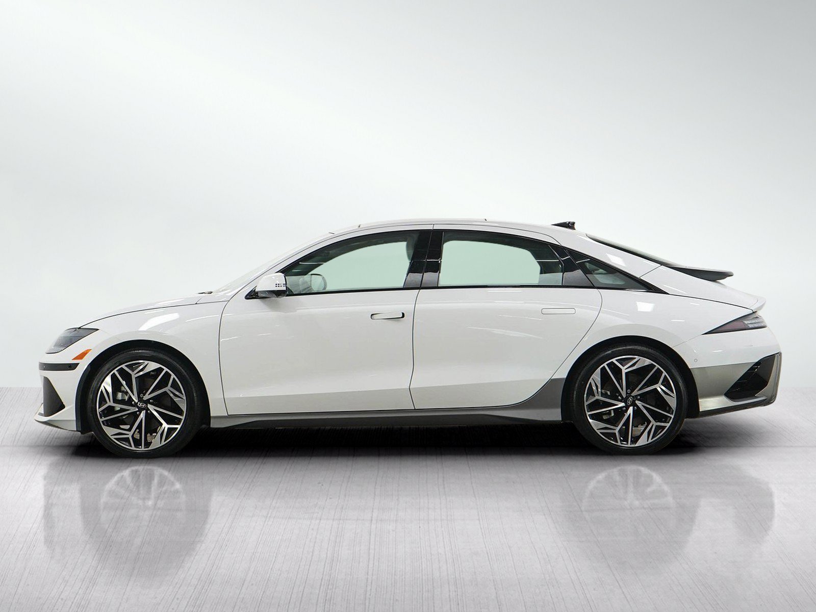 hyundai ioniq 6 2024 KMHM54AC2RA075529 image hyundai ioniq 6 2024 KMHM54AC2RA075529 image
